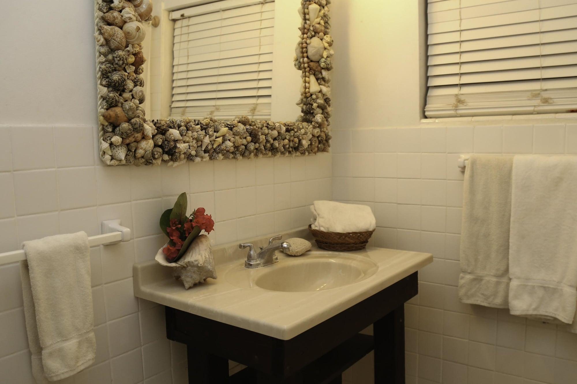 Tingum Village Hotel Dunmore Town Ngoại thất bức ảnh