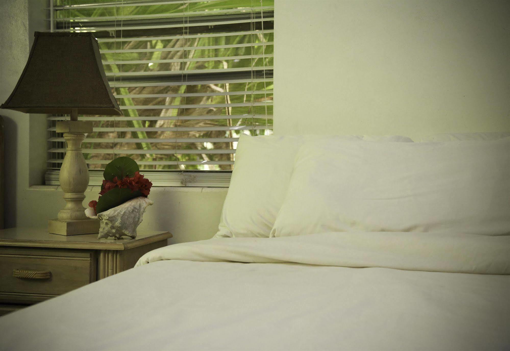 Tingum Village Hotel Dunmore Town Ngoại thất bức ảnh