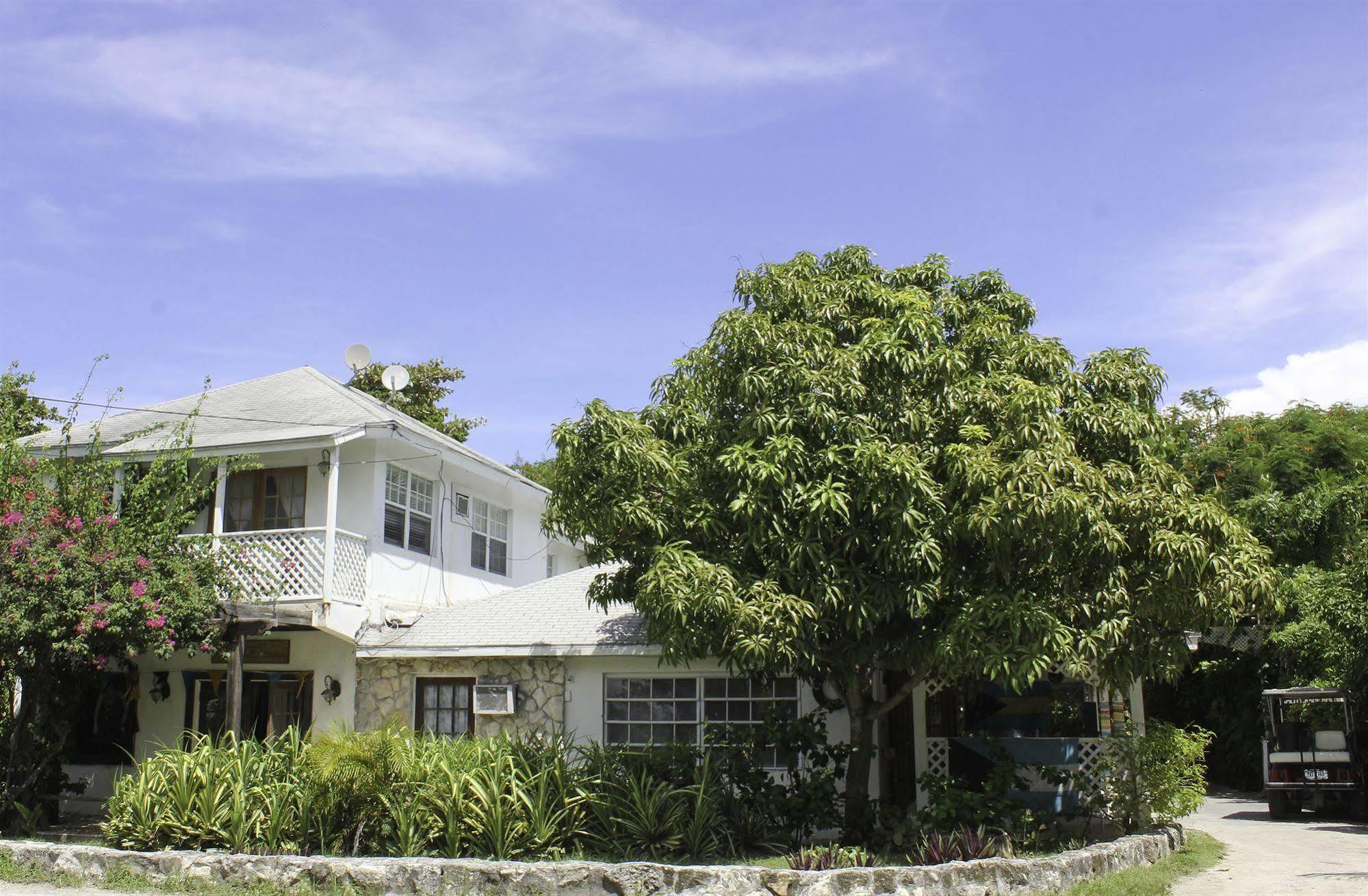 Tingum Village Hotel Dunmore Town Ngoại thất bức ảnh